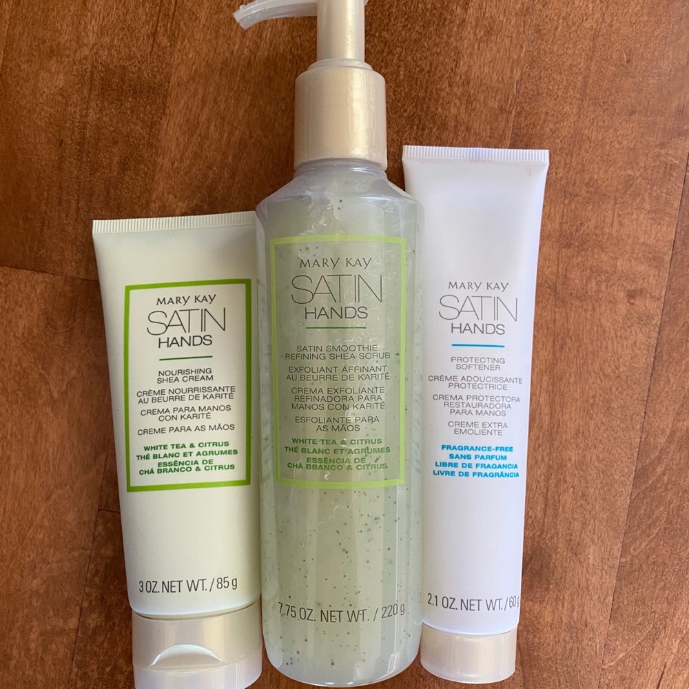 Mary Lay satin hands